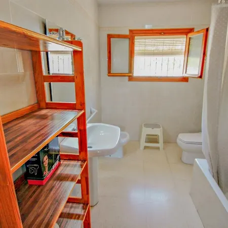 Laura-28a - Traditionally Furnished Detached With Peaceful Surroundings In