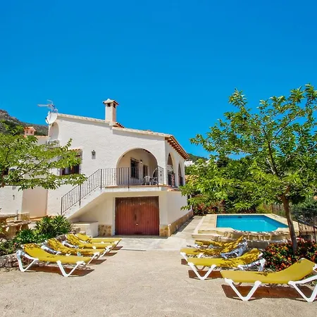 Laura-28a - Traditionally Furnished Detached With Peaceful Surroundings In